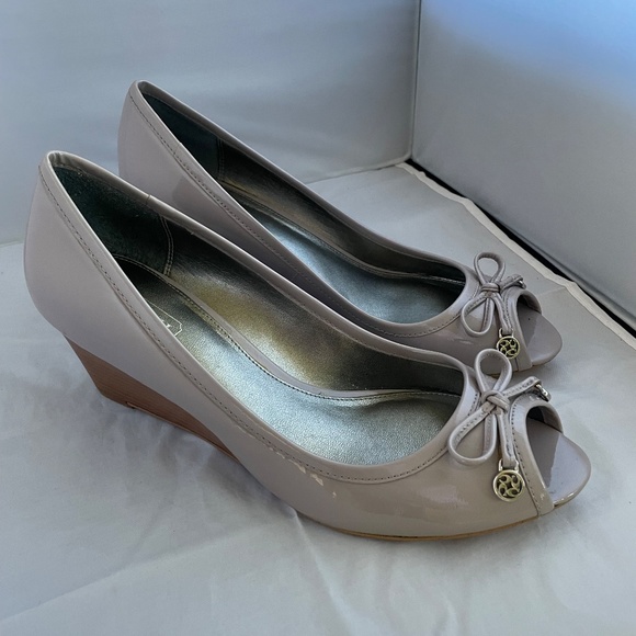 Coach Paolo Peep Toe Lavender Purple Patent Leather Wedges Pump - Size 7.5 - Picture 2 of 6